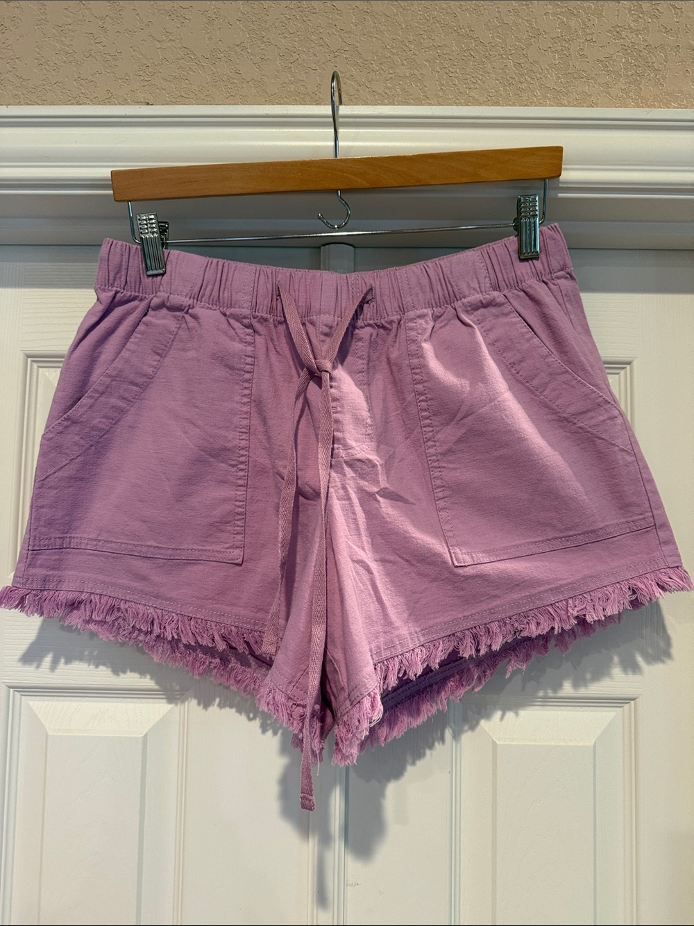NWOT Lavender Frayed Hem Pull-On Shorts L
